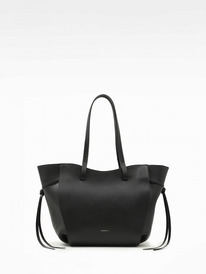 ����� Loristella